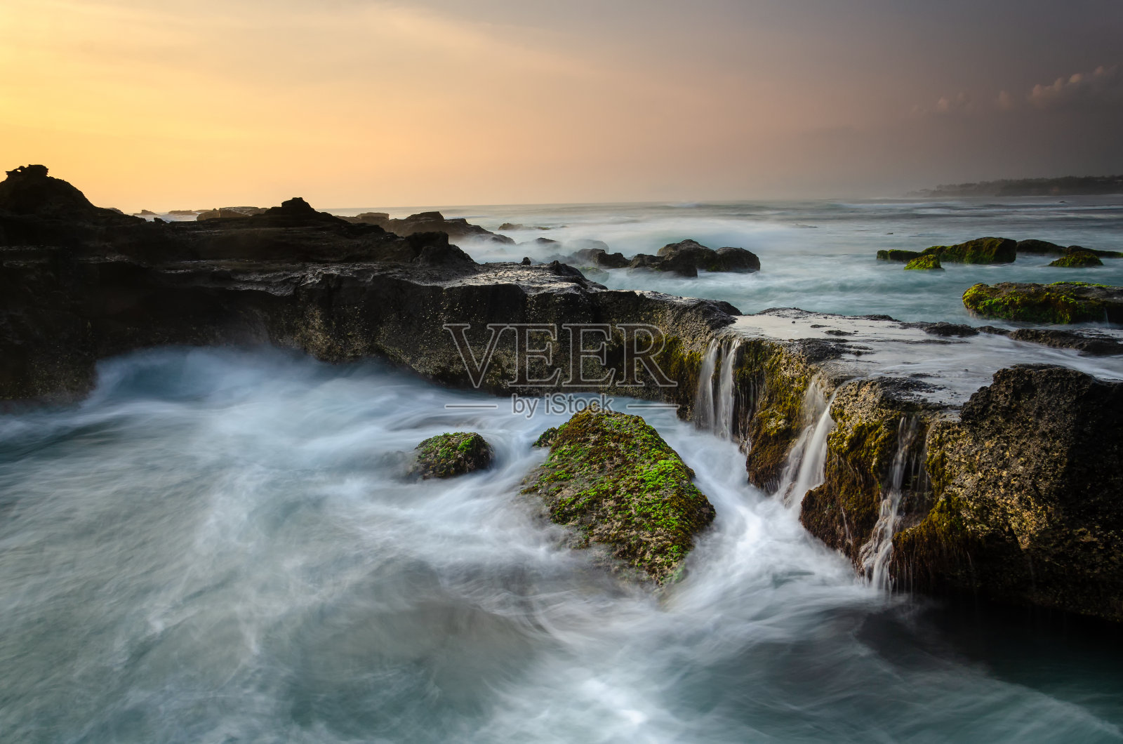 运动中的海滩照片摄影图片