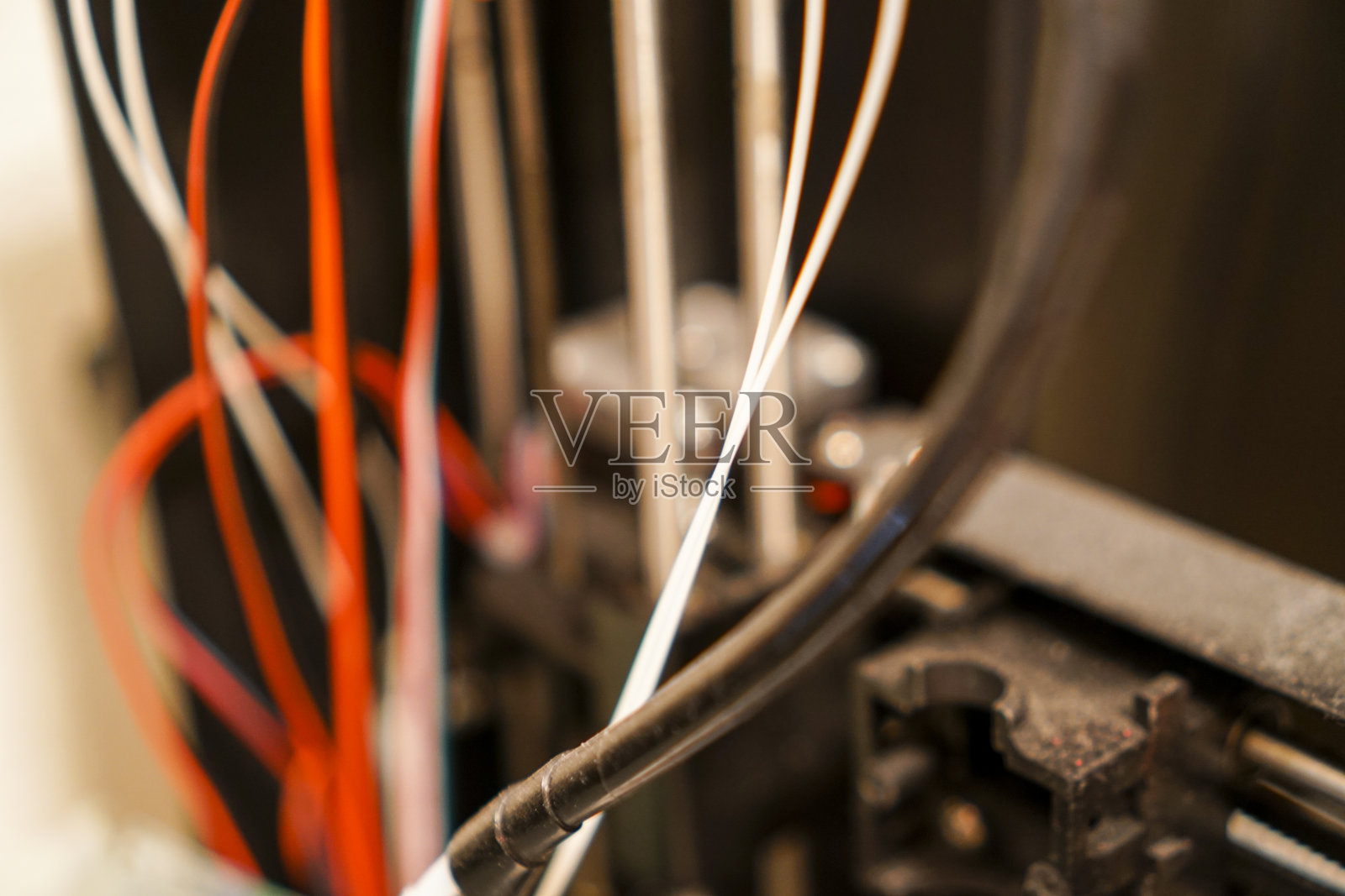 近距离3d打印机电线和喷嘴头和步进电机照片摄影图片