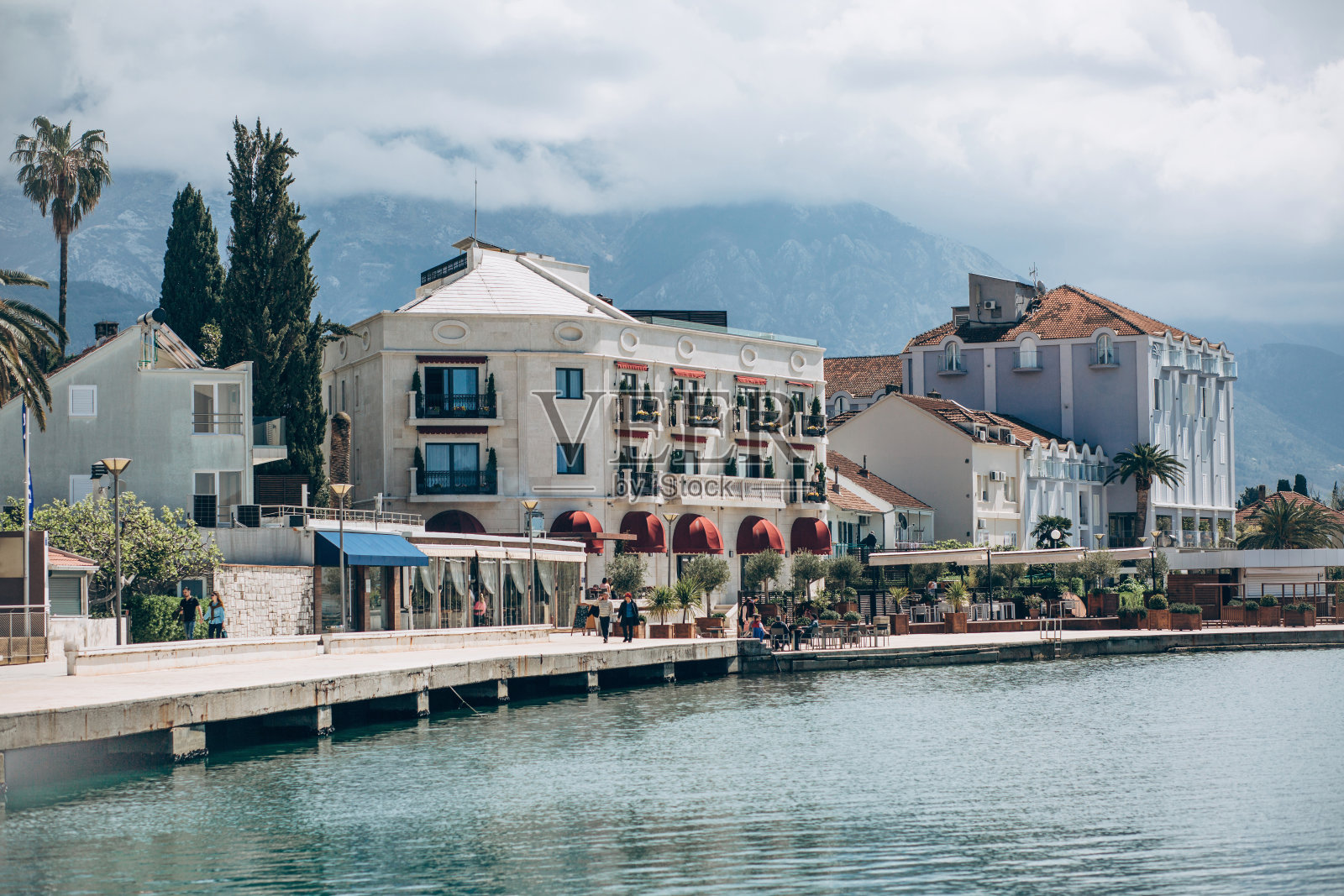 美丽的景色在提瓦特在黑山。照片摄影图片
