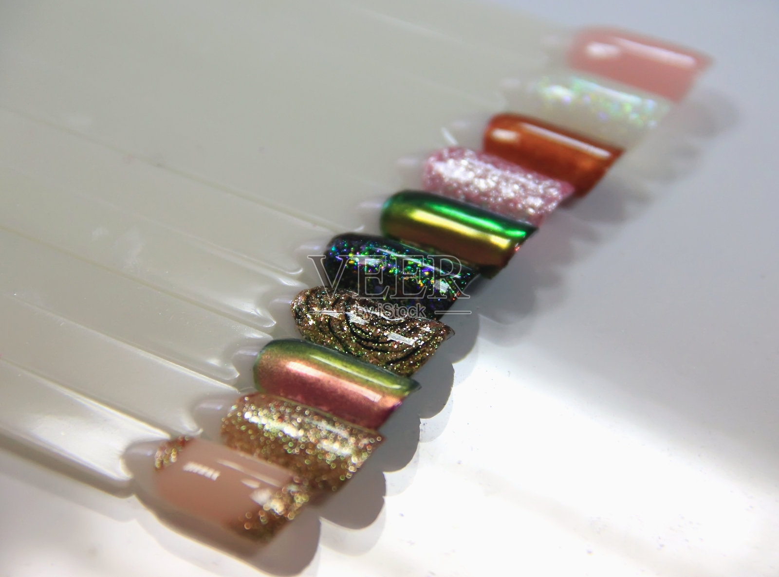 指甲的尖端设计样品。新年的指甲设计照片摄影图片