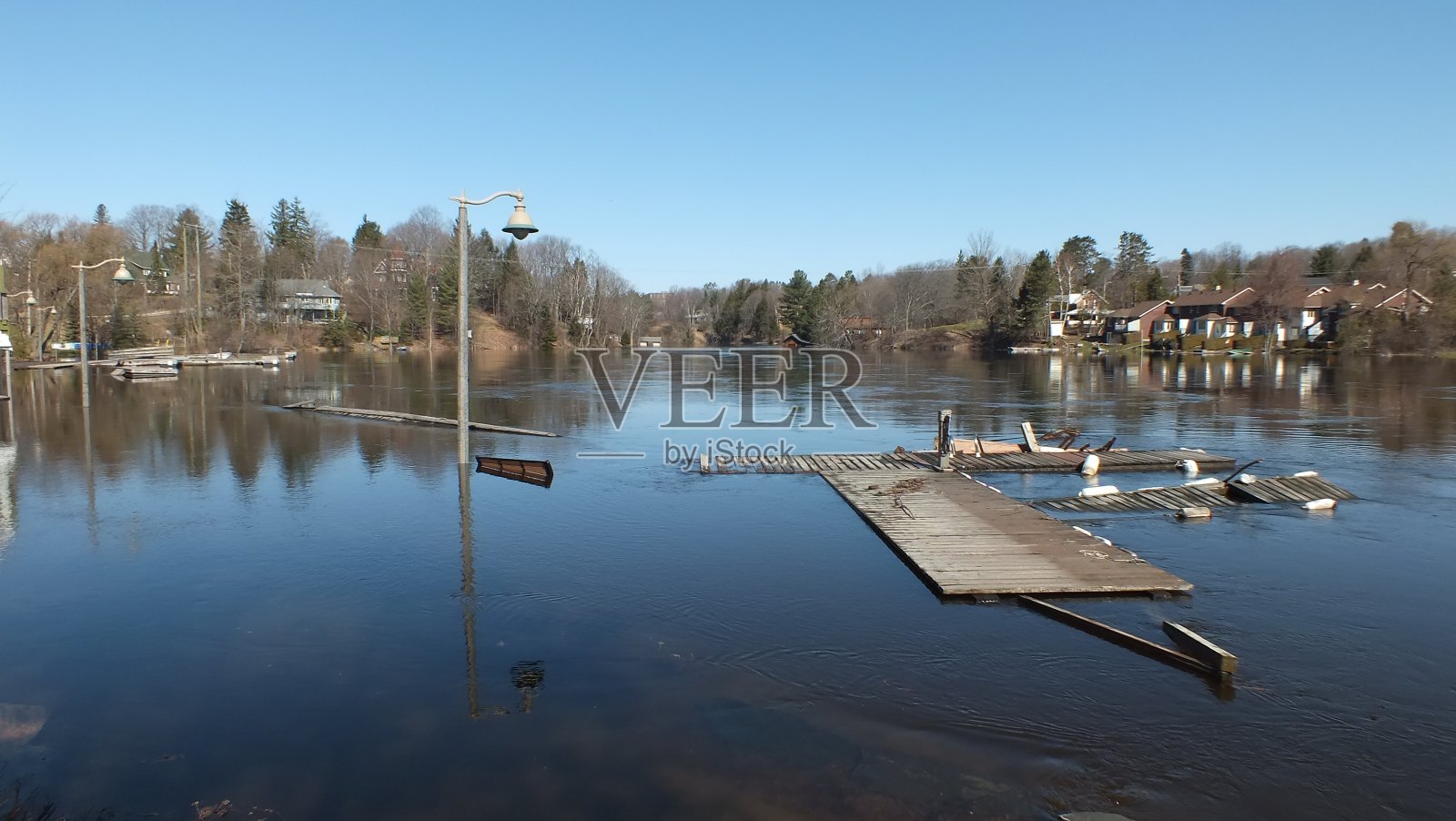 2013年，安大略省亨茨维尔的春汛照片摄影图片