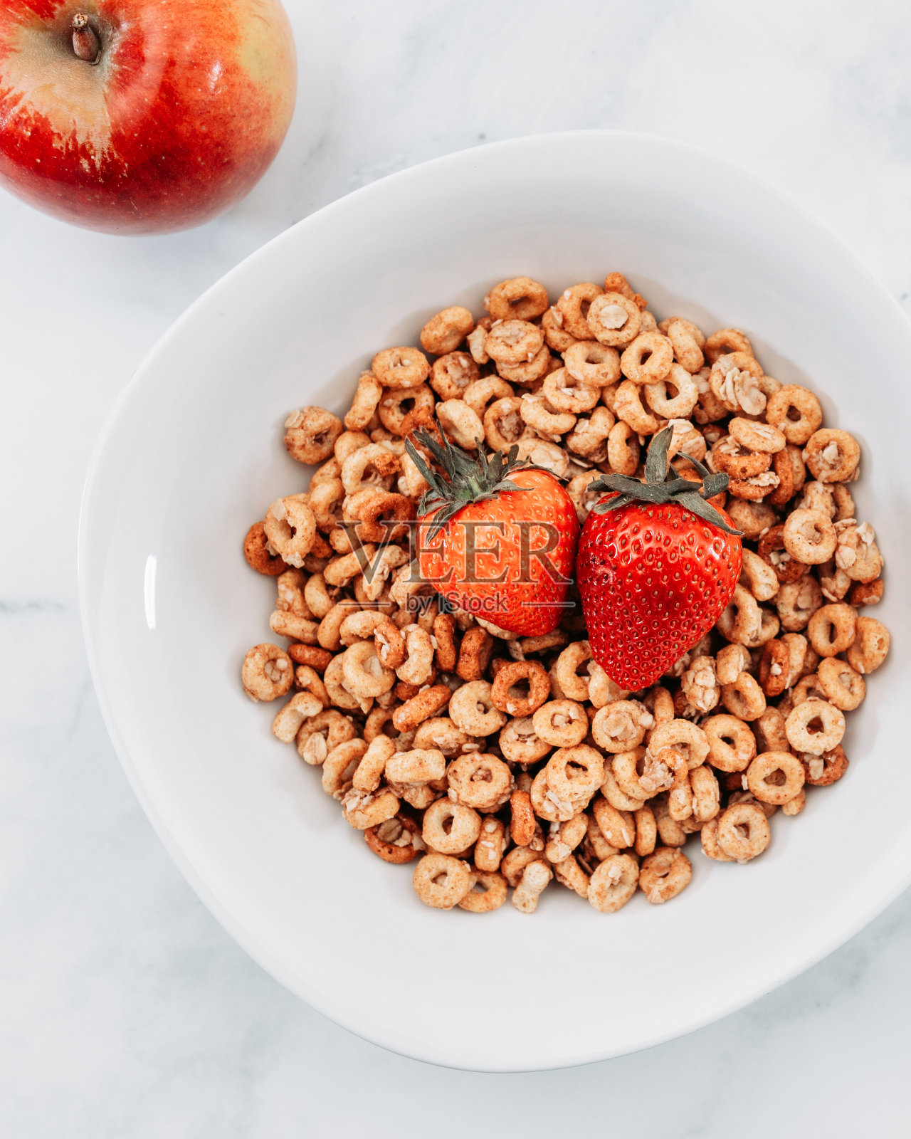 早餐配谷物和水果照片摄影图片