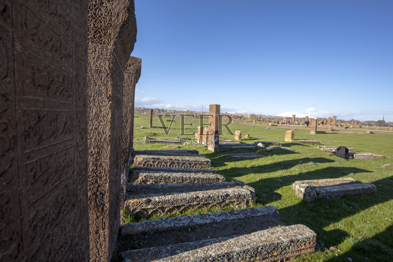 阿拉特的墓碑因其尺寸和设计而闻名。这个墓地从Selcuklu时代遗留下来，被联合国教科文组织列入世界遗产名录。照片摄影图片
