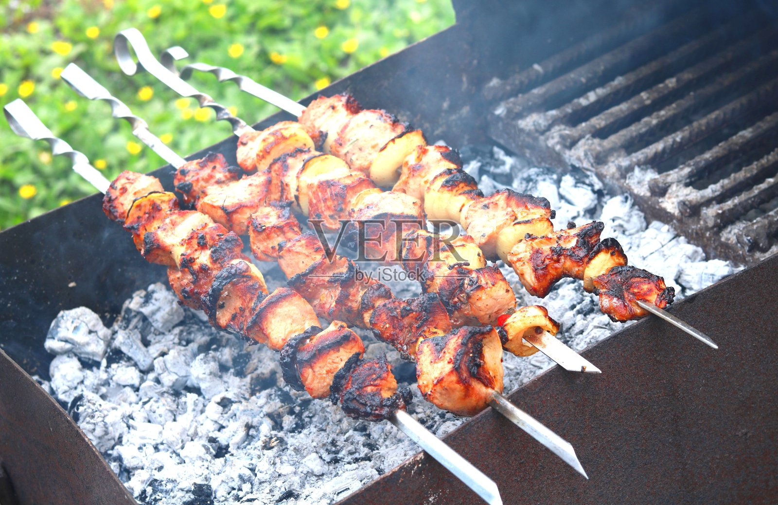 烤肉串多汁，开胃美味的肉特写照片摄影图片