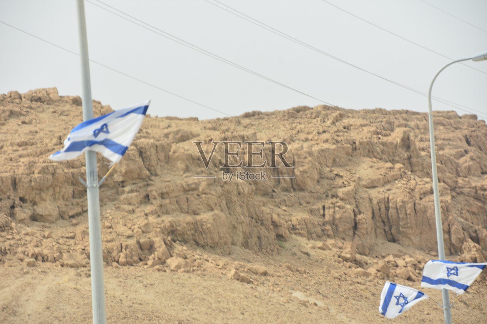 以色列国旗在旗杆上飘扬照片摄影图片
