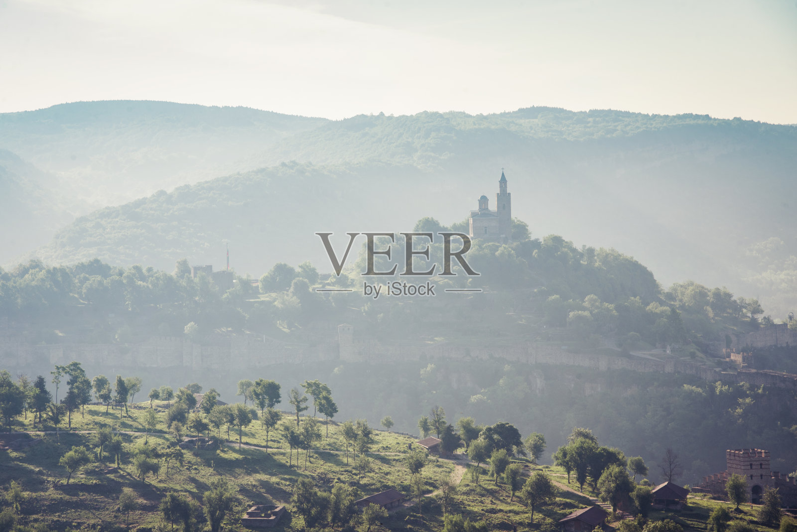 神庙SV的剪影。保加利亚的Vaznesenie Gospodne照片摄影图片