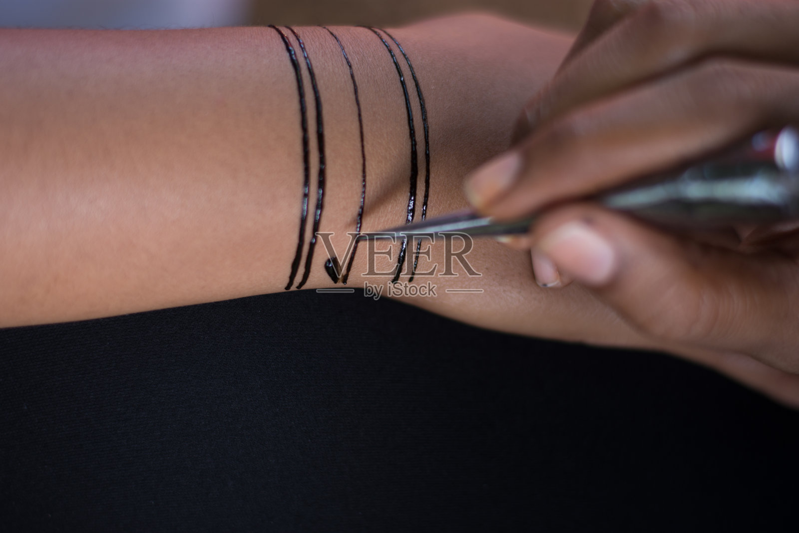 装饰的手照片摄影图片