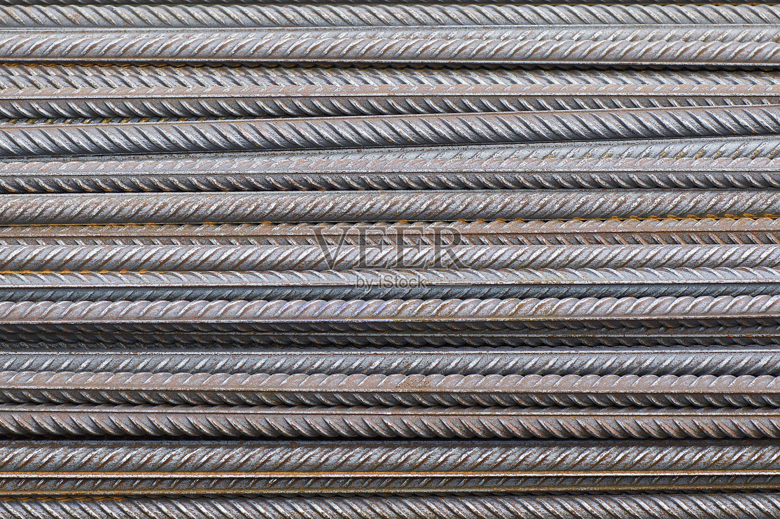 包装中定期配置的钢筋储存在金属制品仓库中照片摄影图片