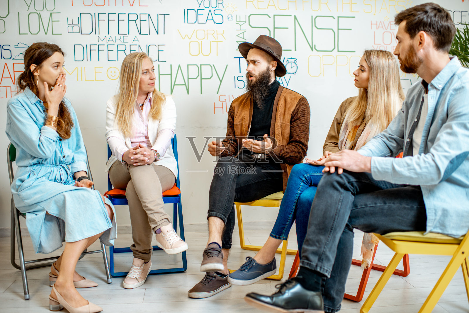 心理治疗中的人们照片摄影图片