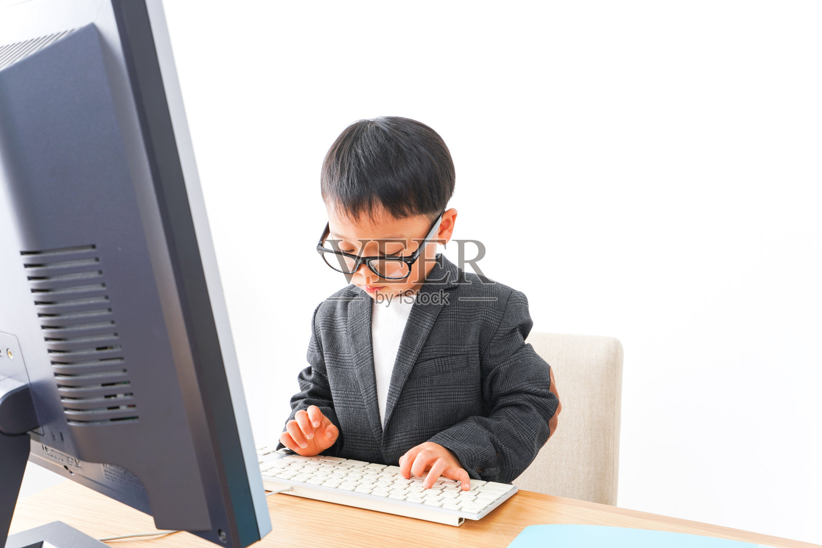 在办公室工作的儿童商人照片摄影图片