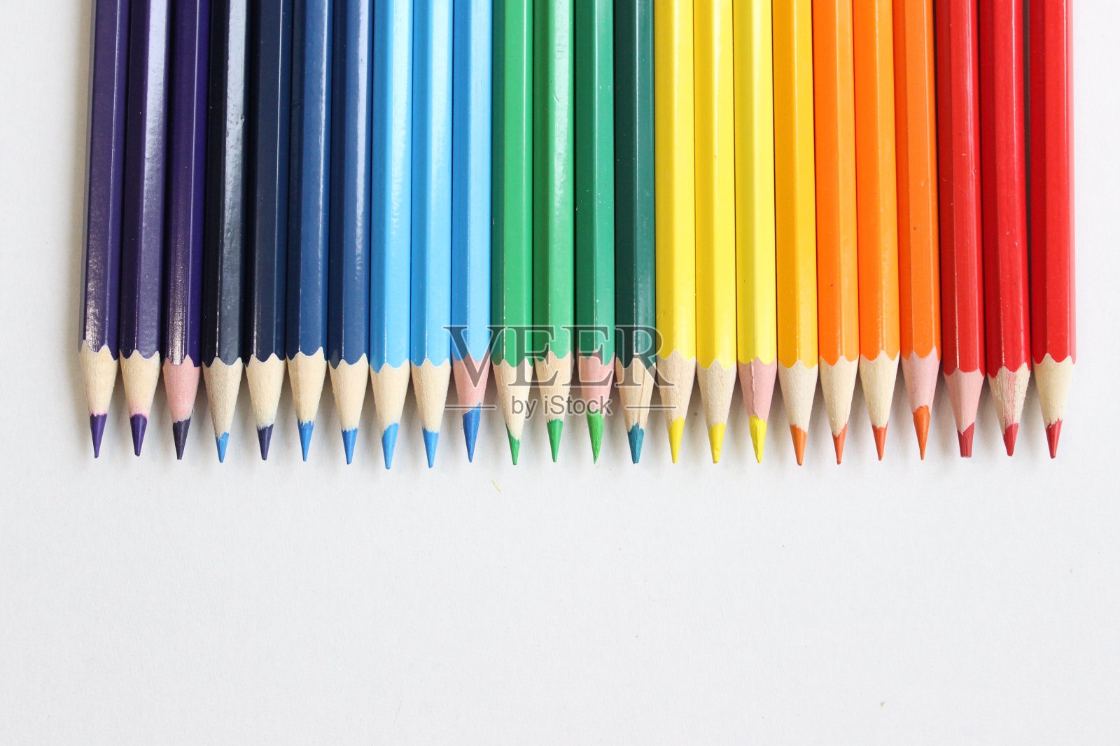 色彩鲜艳的彩虹铅笔照片摄影图片