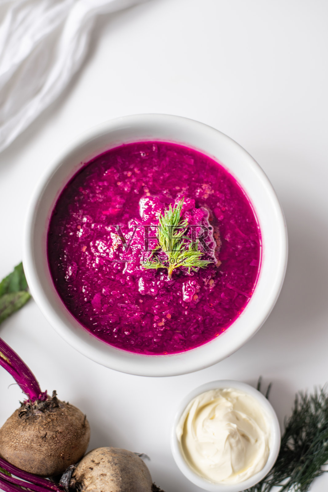 甜菜汤被称为罗宋汤。照片摄影图片