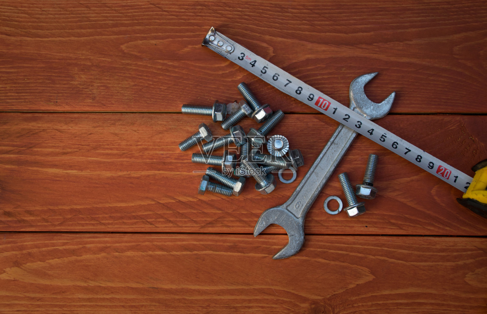 工作台上的工具照片摄影图片