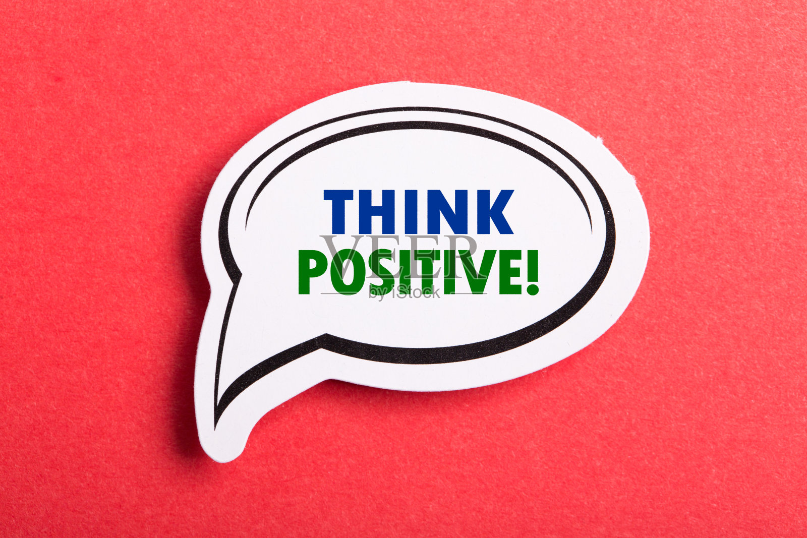 在红色背景下孤立思考积极的演讲泡泡照片摄影图片