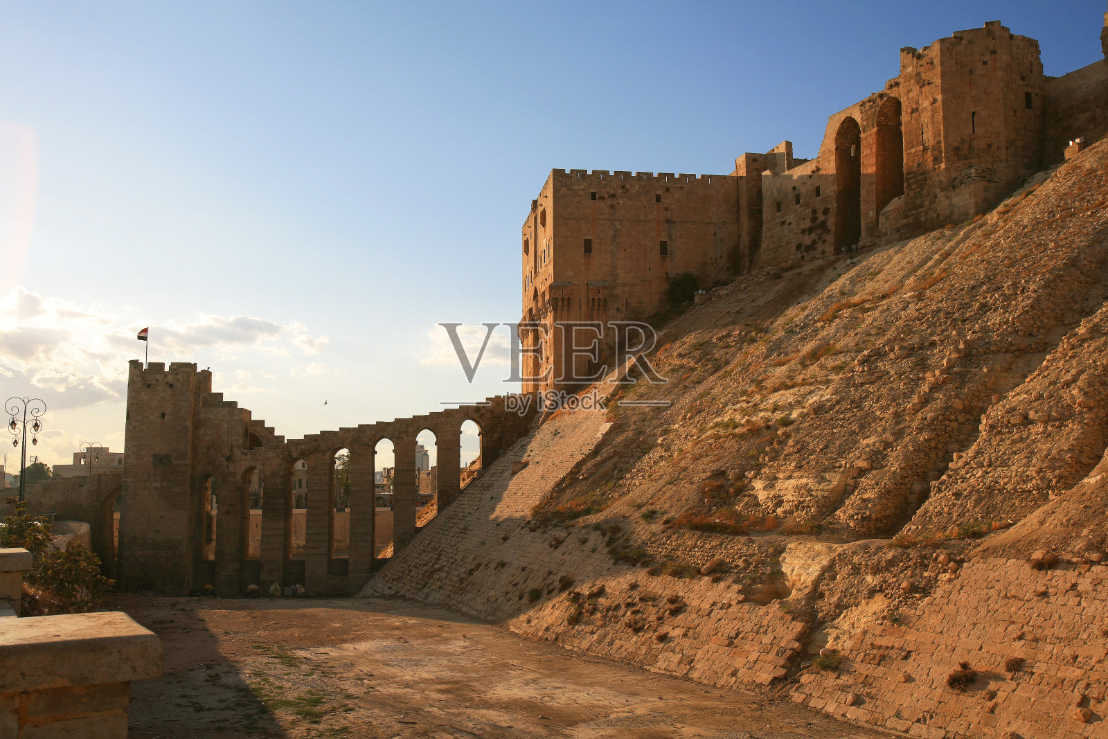 战前叙利亚：阿勒颇中世纪城堡入口景观照片摄影图片