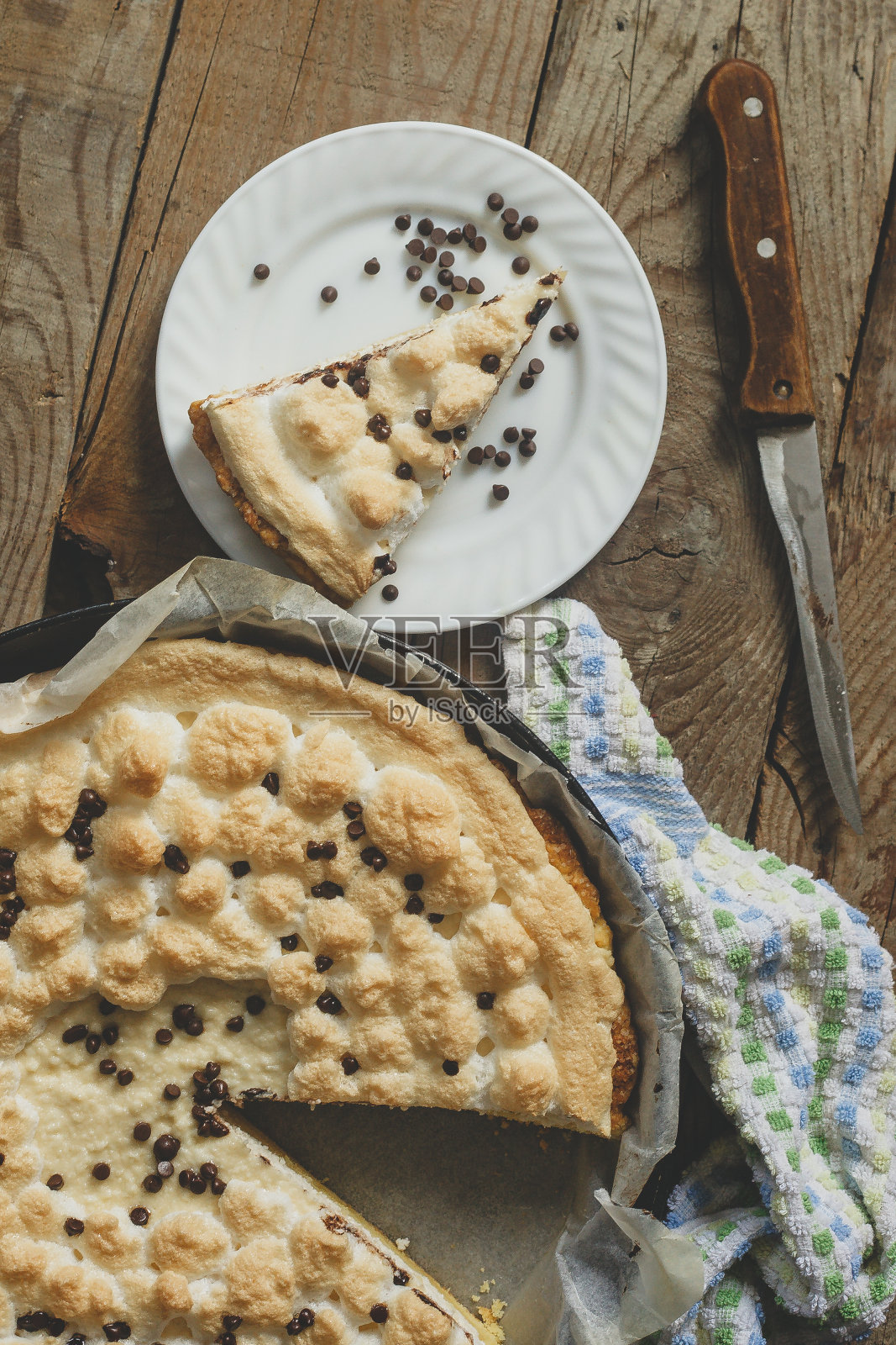 新鲜的自制的芝士蛋糕。新鲜出炉的照片摄影图片