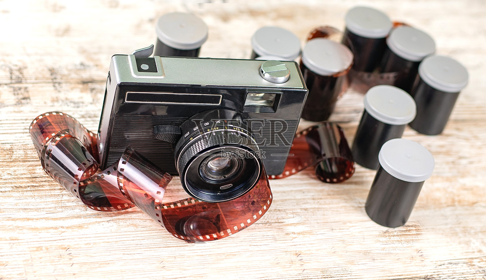 一台旧相机和胶卷照片摄影图片