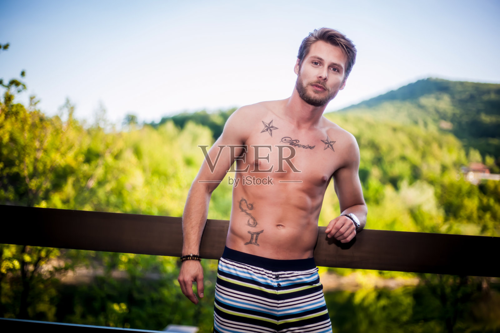 有吸引力的男性照片摄影图片