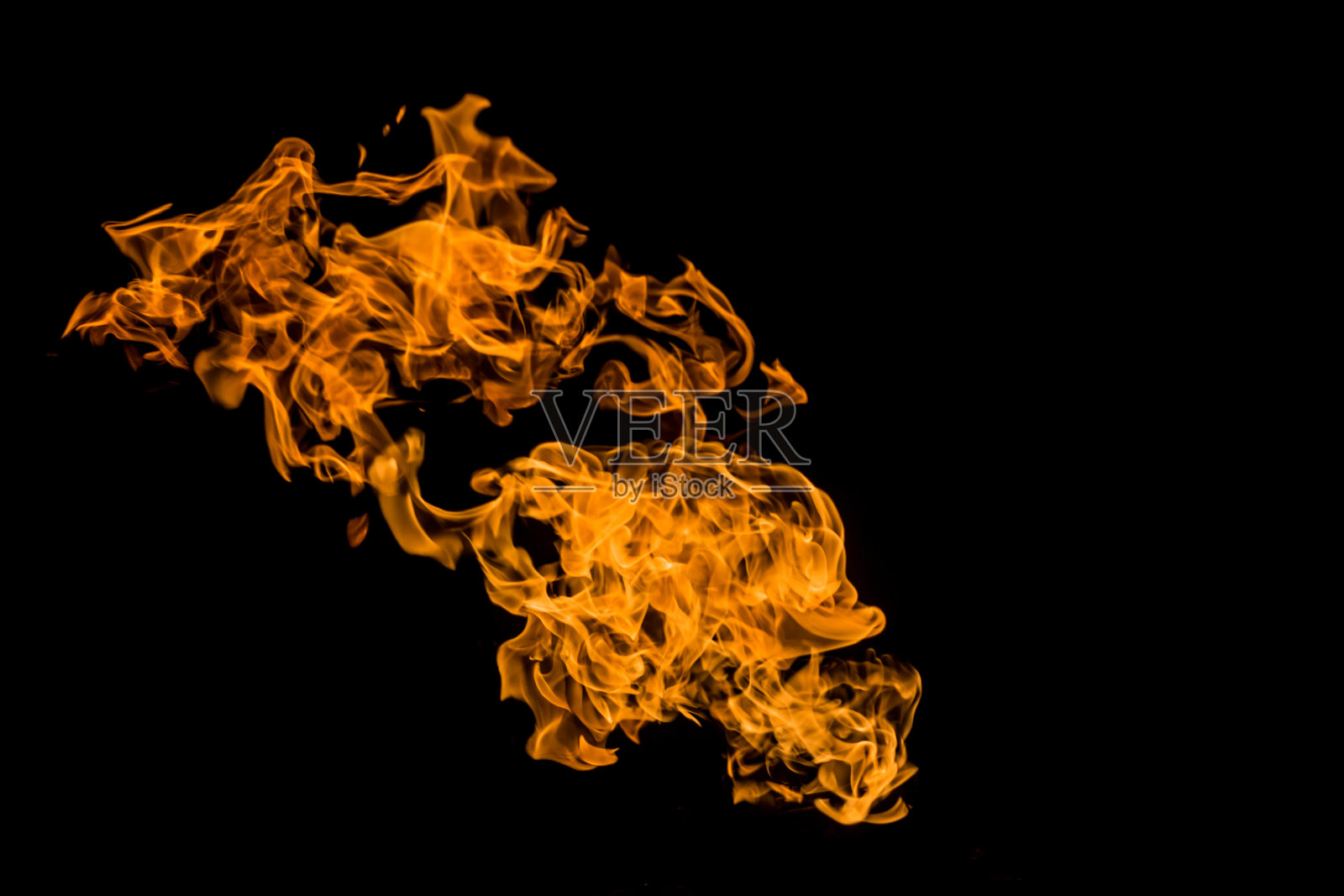 火焰在黑色背景。火在黑色背景孤立。火灾模式。照片摄影图片