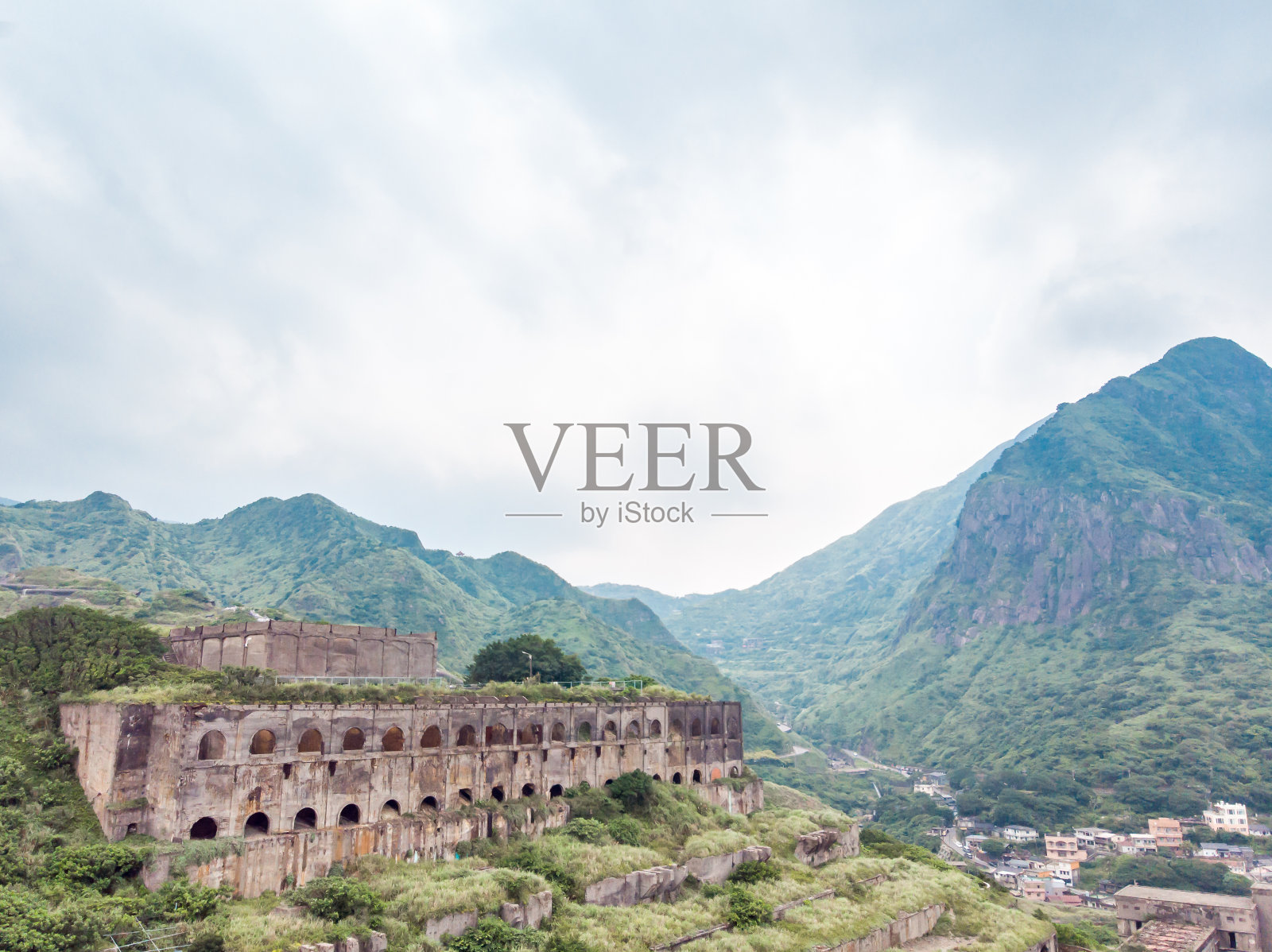 台湾新台北市瑞坊区水南东银阳海13层遗址(铜冶炼厂遗址)鸟瞰图照片摄影图片