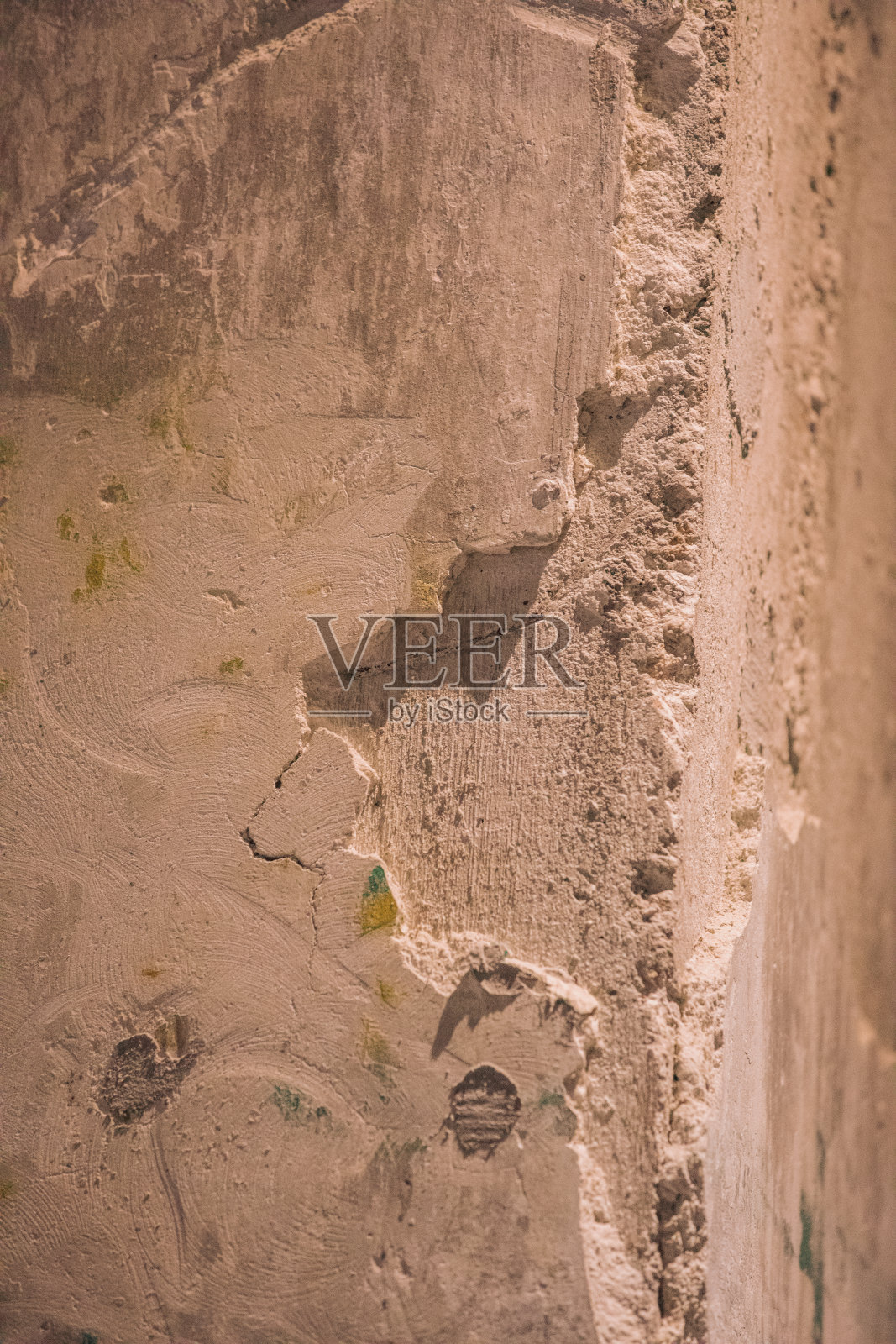 工厂里破旧的柱子照片摄影图片