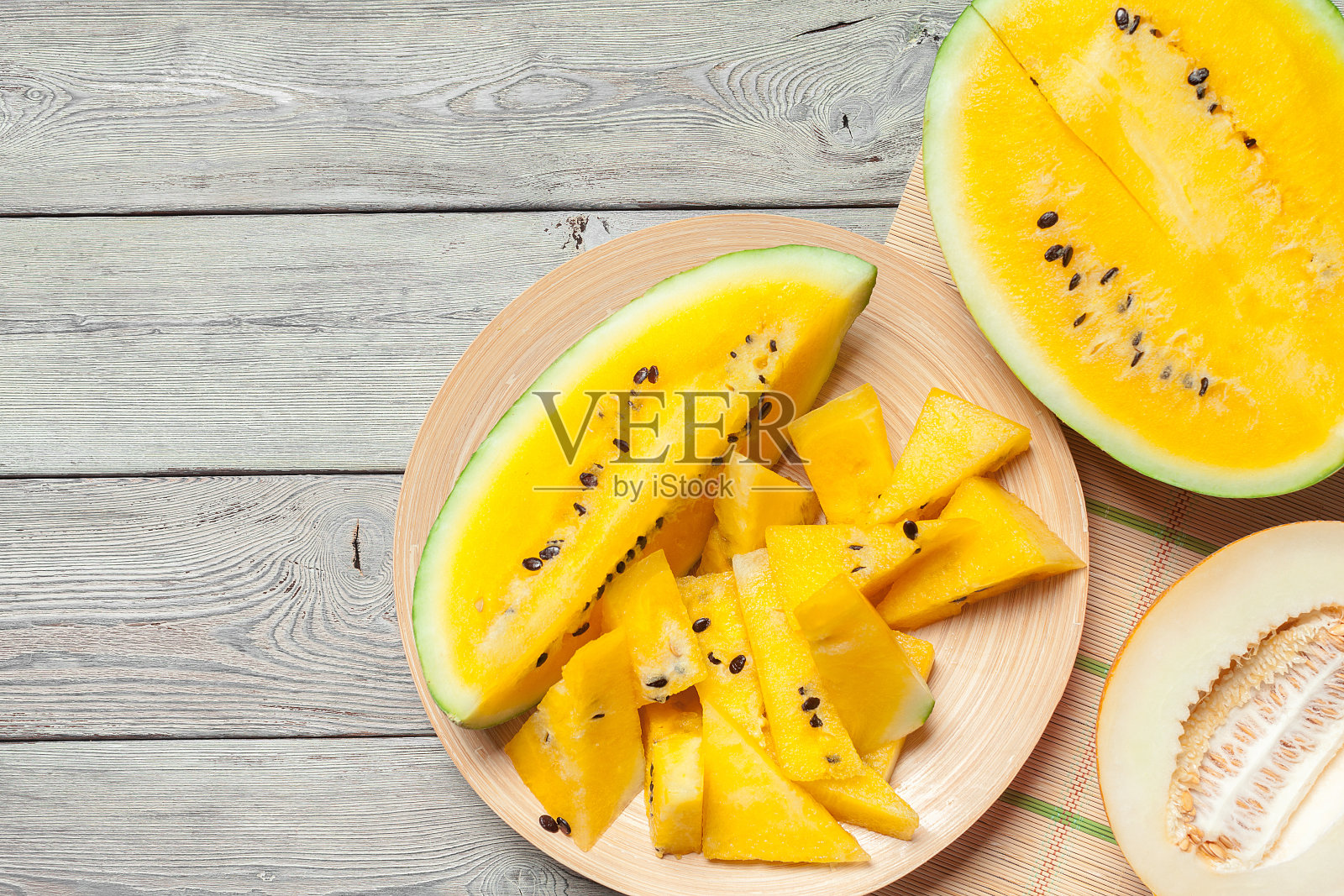 片黄色的西瓜照片摄影图片