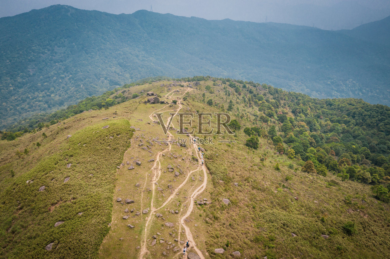 天文台位于大帽山，是香港的最高峰照片摄影图片