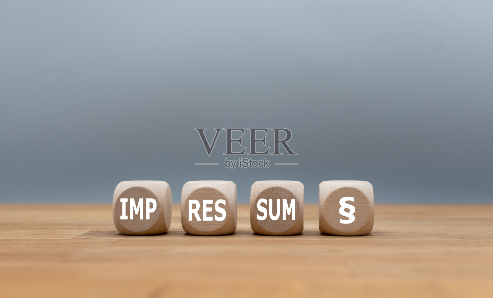 骰子构成德语单词“印象”(英语中的“印记”)。照片摄影图片