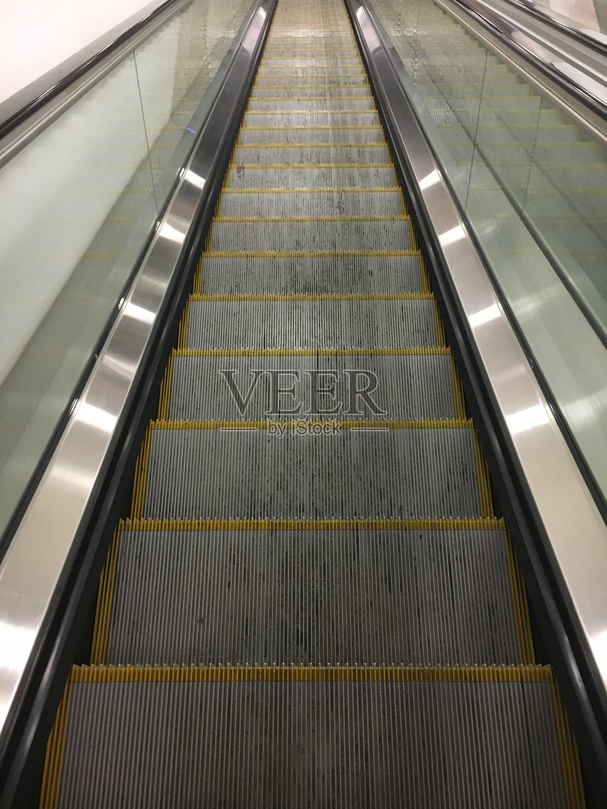 地铁的自动扶梯照片摄影图片