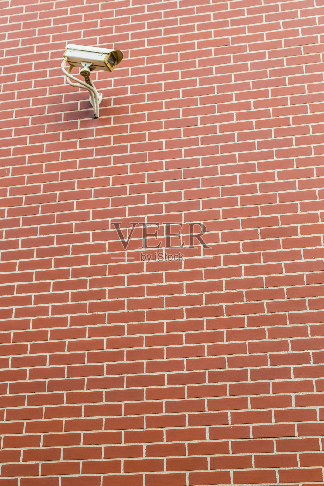 砖墙上的监控摄像头照片摄影图片