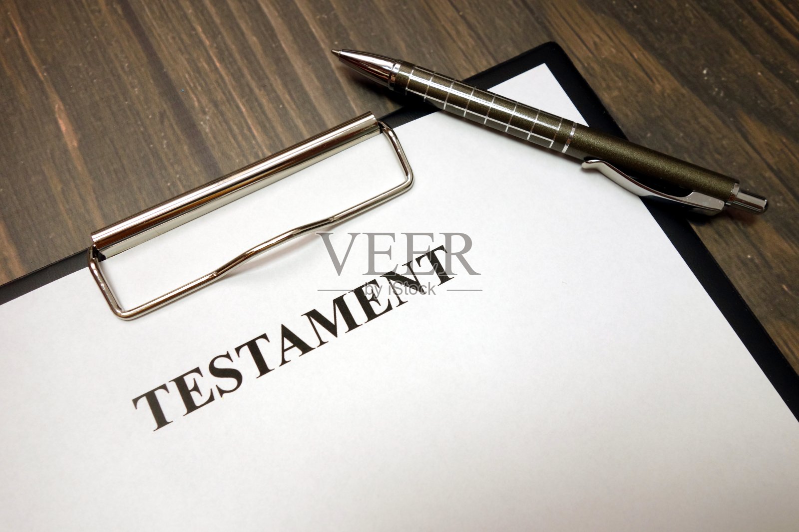 写字板上有遗嘱和笔照片摄影图片