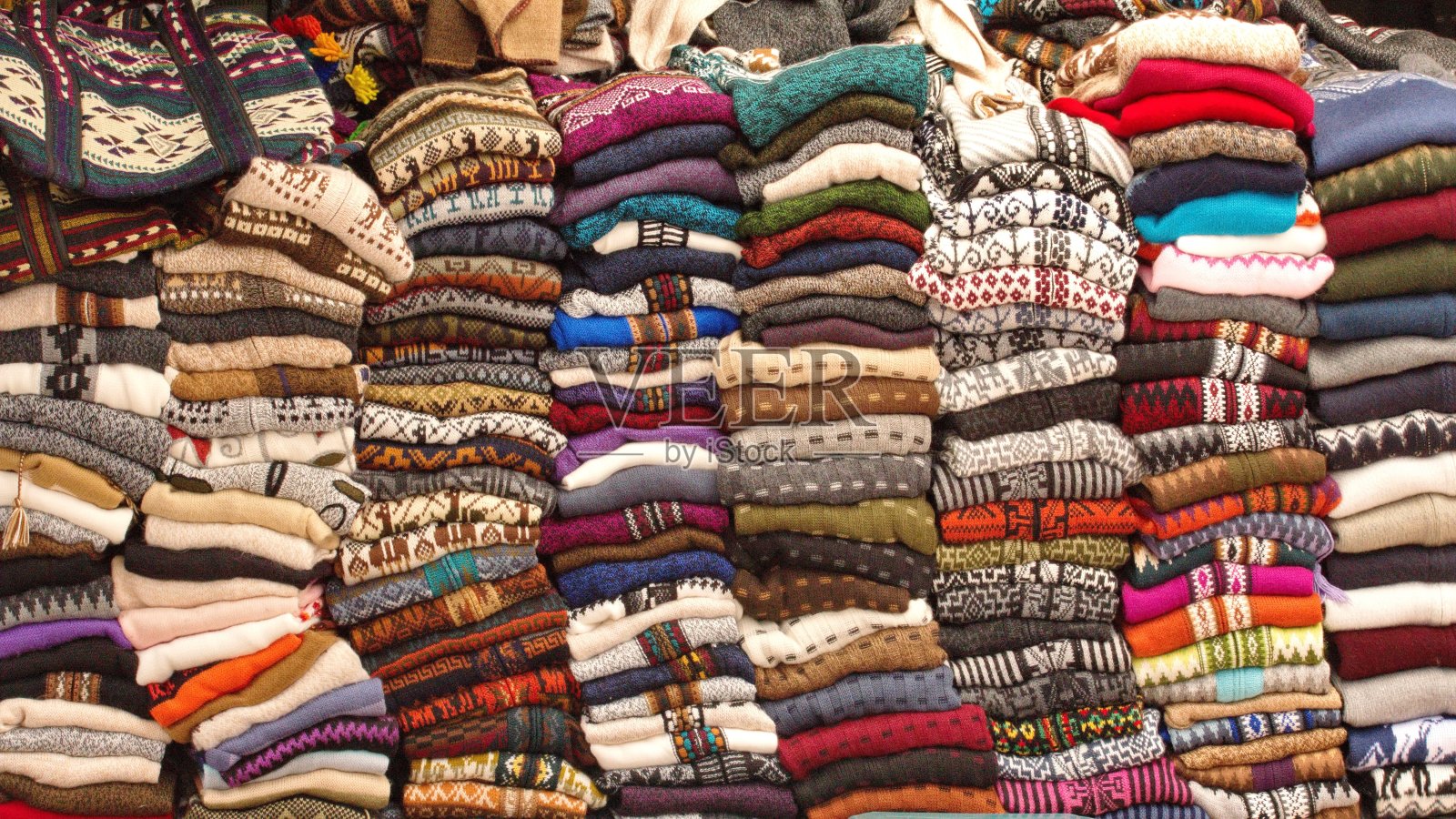 成堆的毛衣照片摄影图片