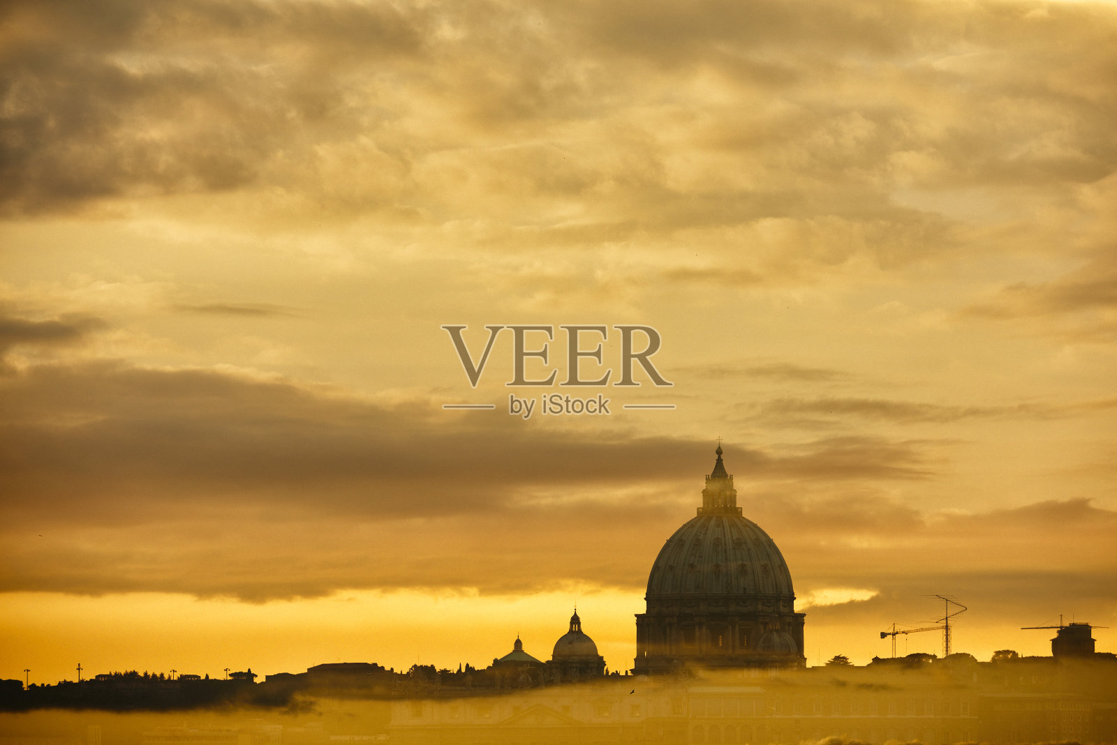 夕阳下的梵蒂冈大教堂照片摄影图片