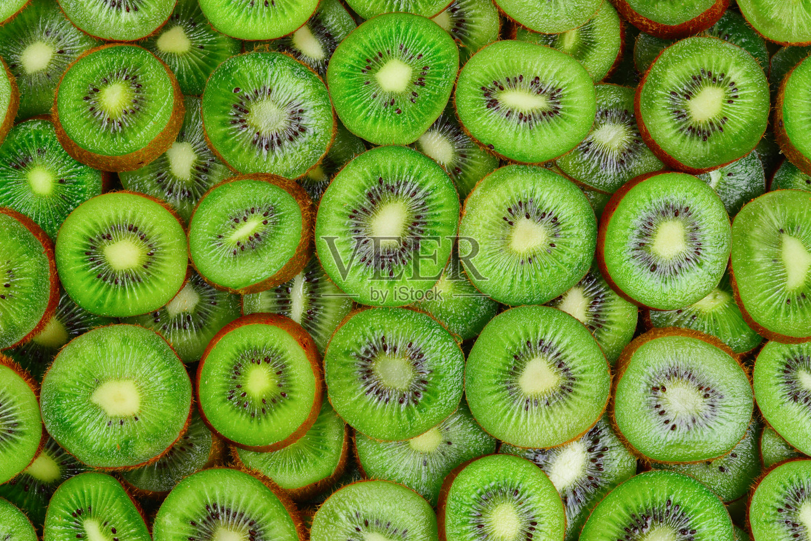 俯视图堆切片猕猴桃作为纹理背景。照片摄影图片