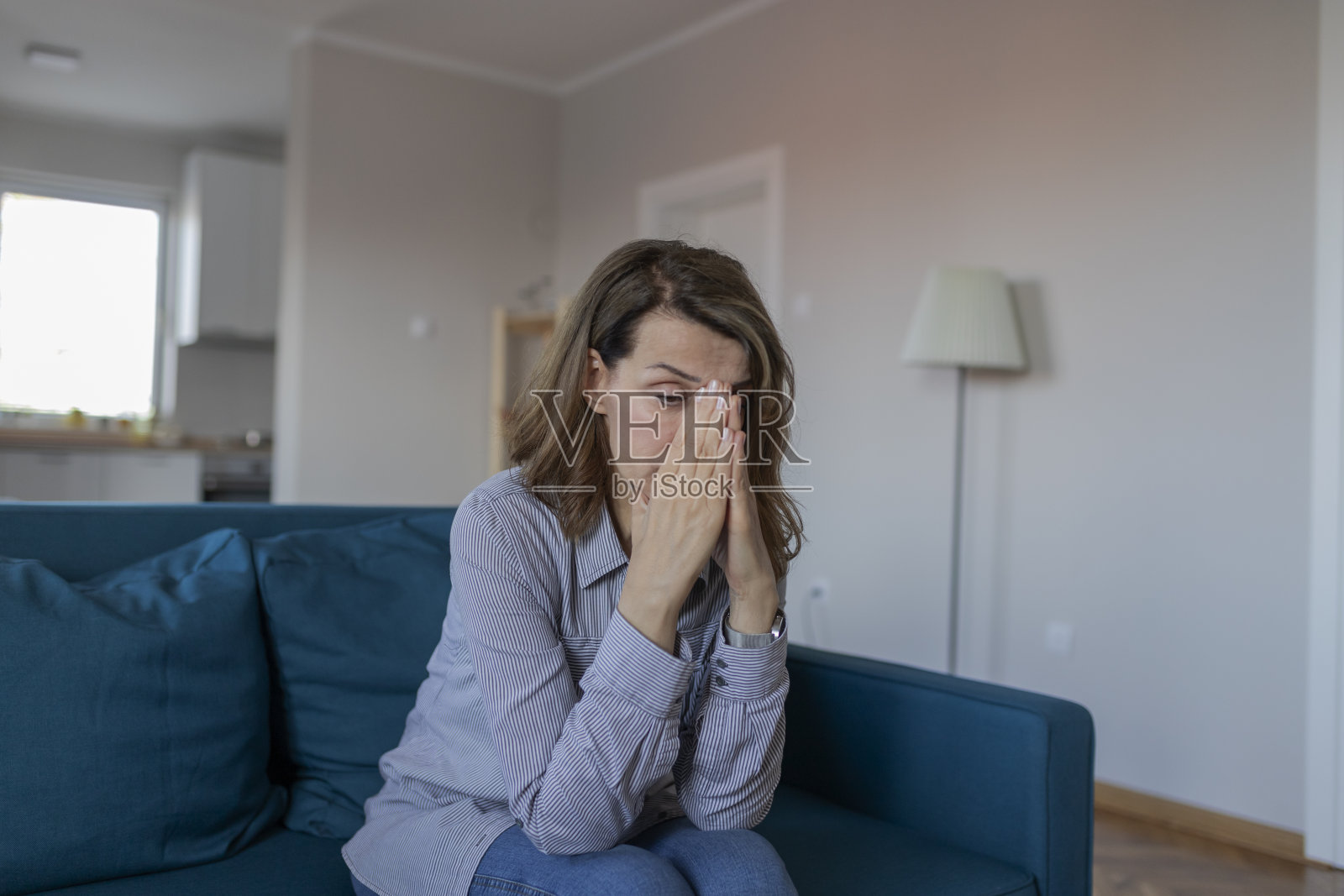 是什么导致了这些头痛?照片摄影图片