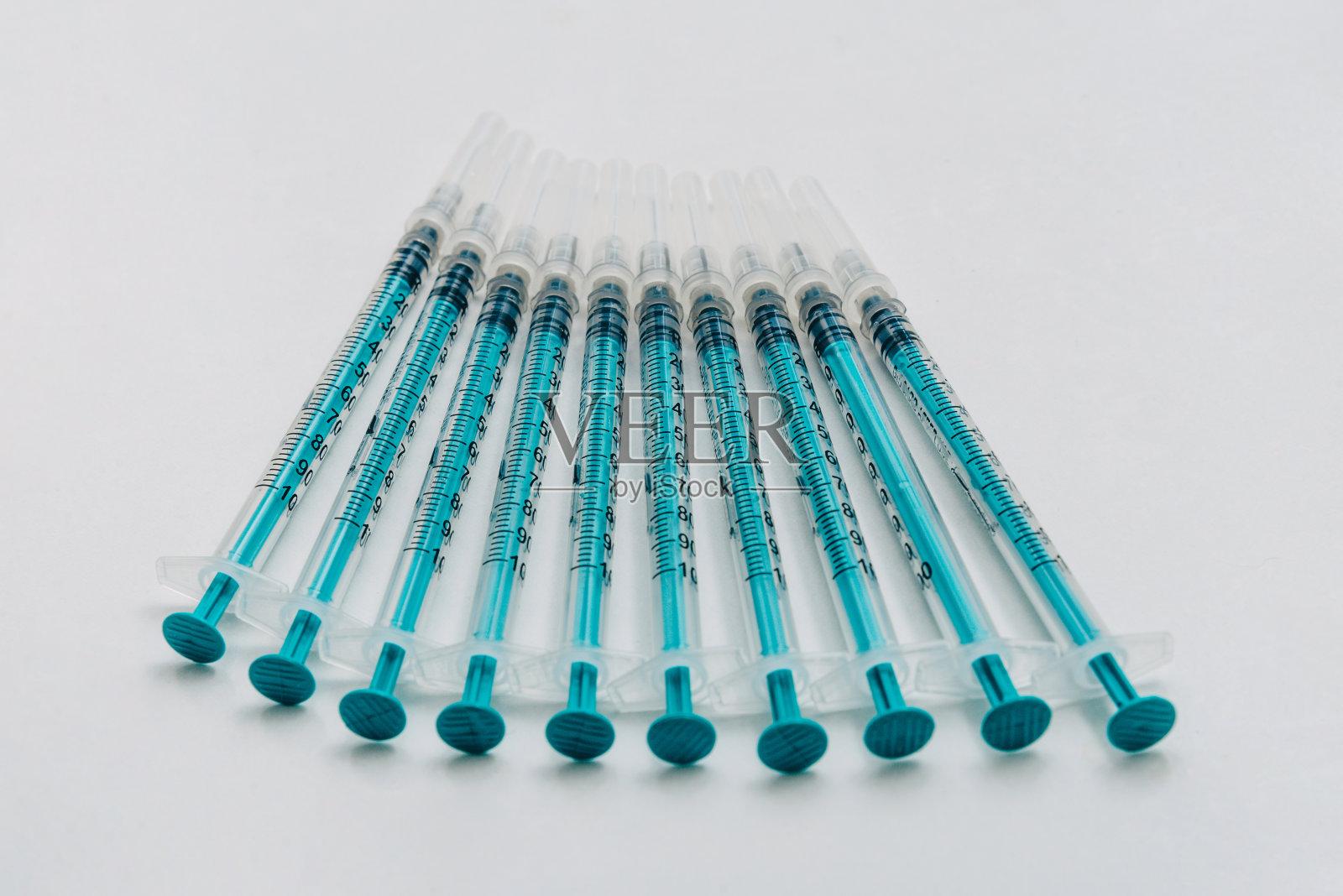 治疗上瘾。接种疫苗的人。胰岛素注射照片摄影图片