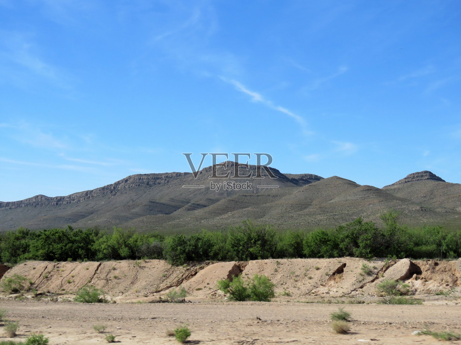 美国德克萨斯州范霍恩附近的山脉照片摄影图片