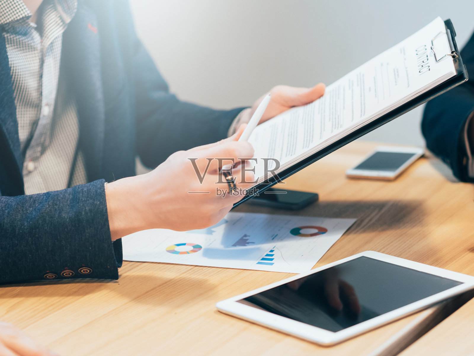 优惠条款合作业务关系照片摄影图片