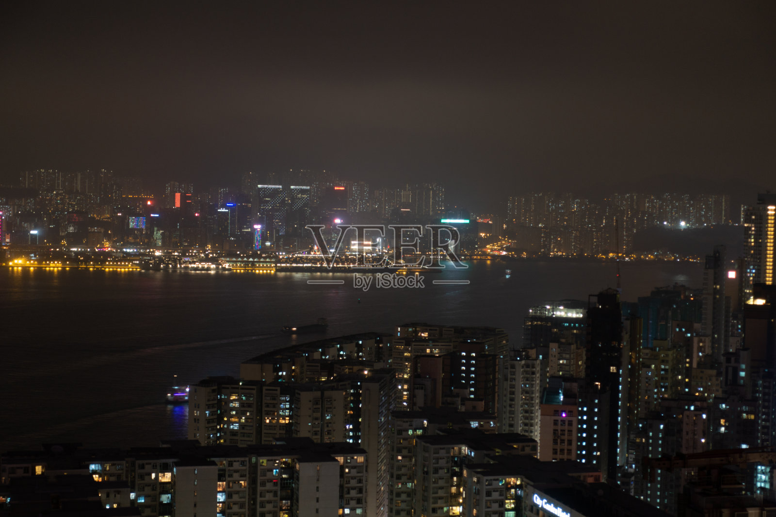 晚上的香港海港照片摄影图片