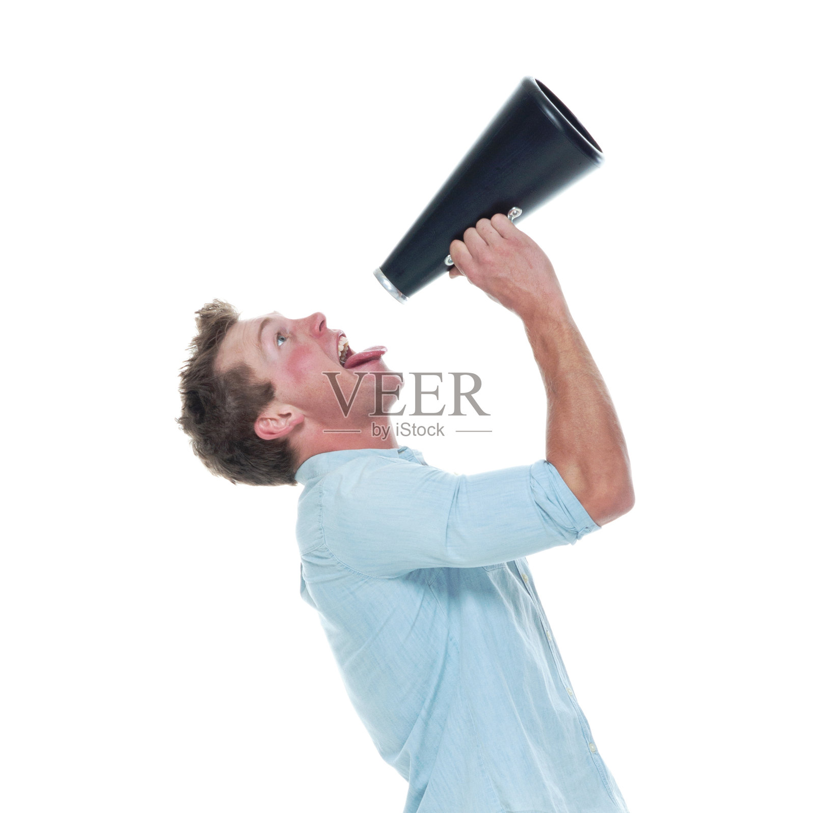 用扩音器的帅哥照片摄影图片