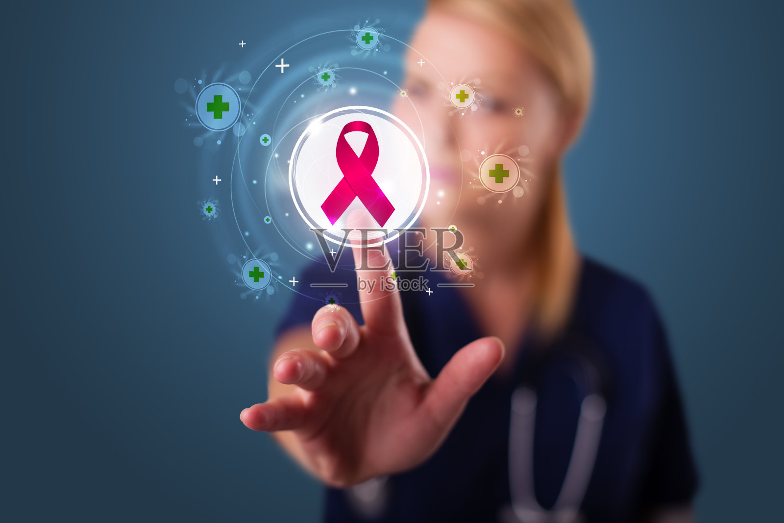 年轻护士按现代医学类型的按钮照片摄影图片