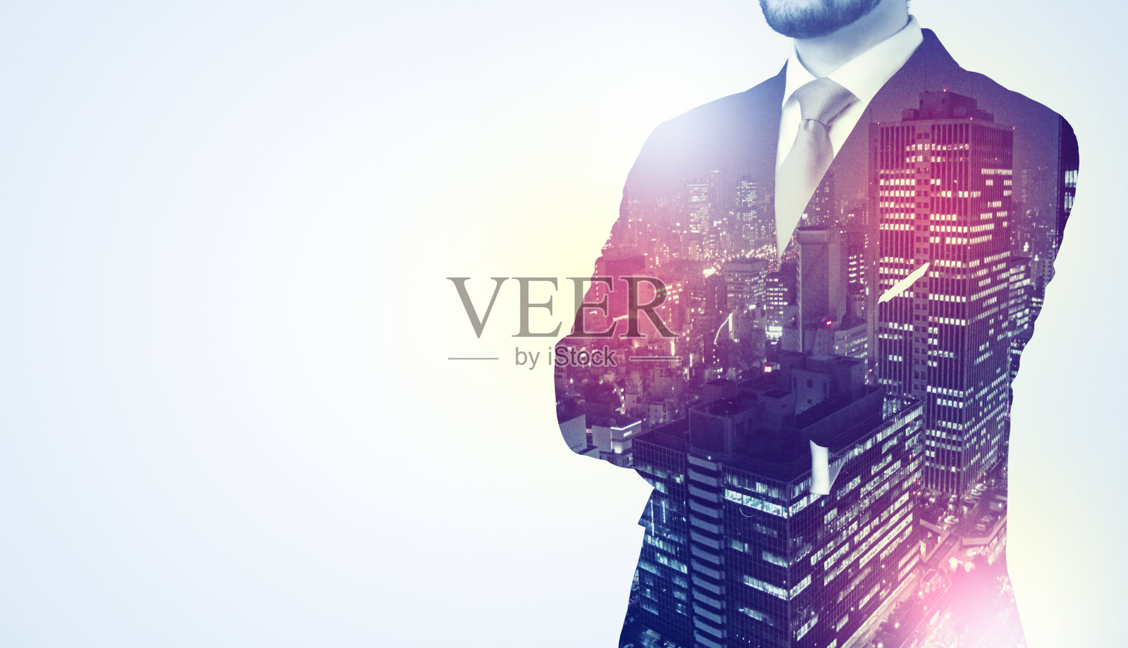 商人站在夜晚的城市图像照片摄影图片