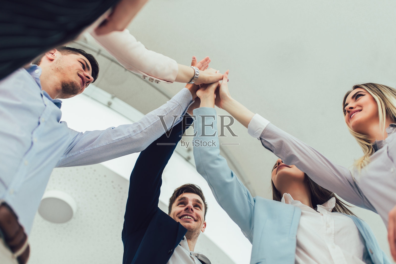 成功的企业家和商业人士实现目标照片摄影图片