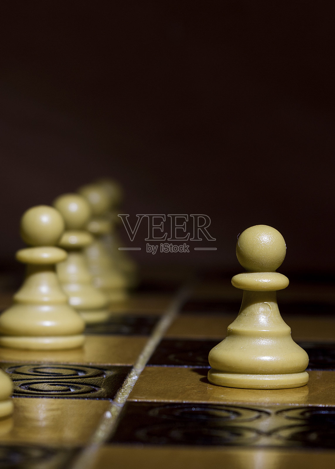 在棋盘上拍摄的象棋照片摄影图片