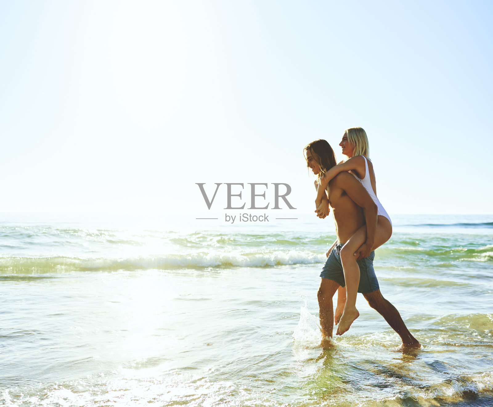 没有比海滩更有趣的地方了照片摄影图片