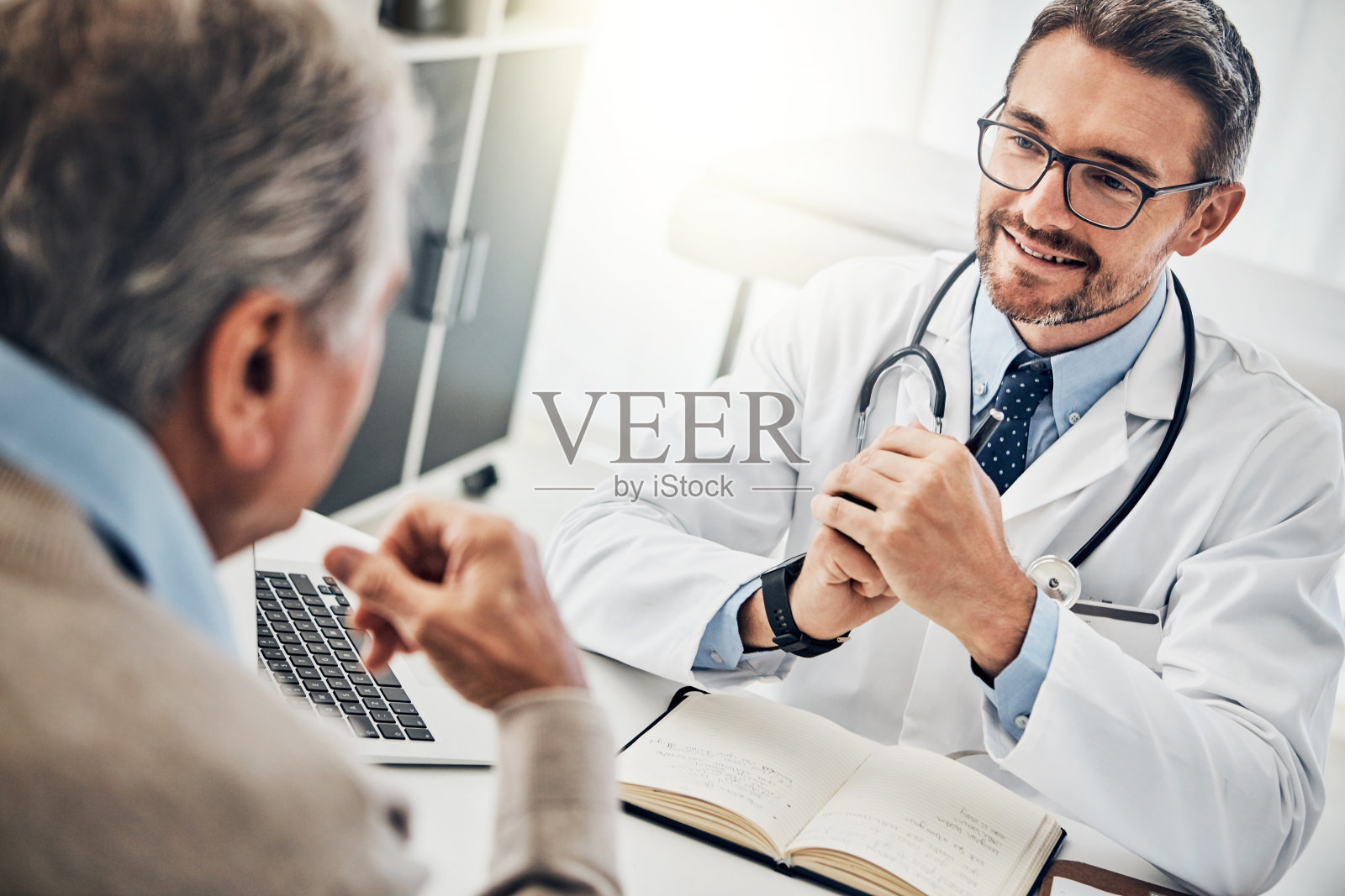 康复始于正确的诊断照片摄影图片