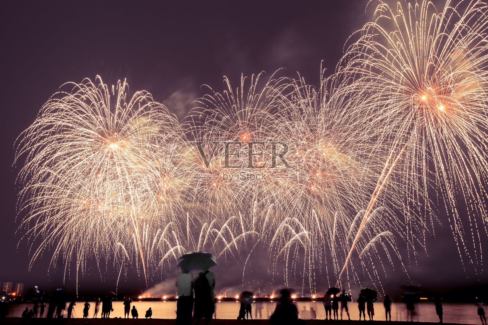 五彩缤纷的烟火照片摄影图片