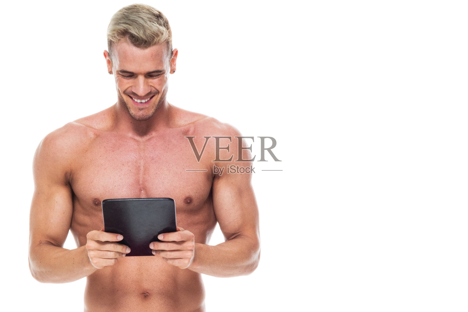 英俊的男人，6包穿着内衣-使用平板电脑照片摄影图片