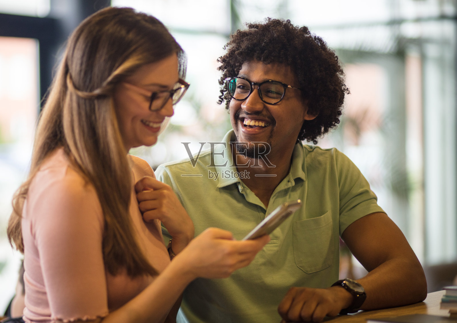 我把考试时间表发给你了。照片摄影图片