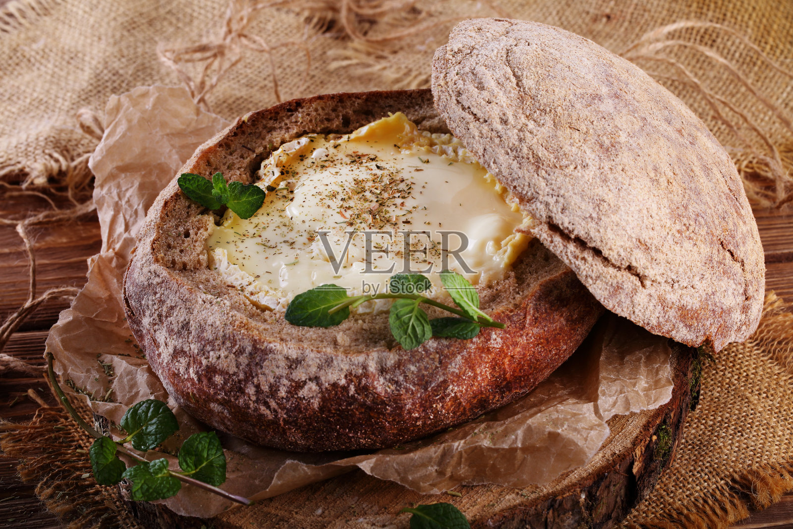 卡门培尔奶酪的面包照片摄影图片